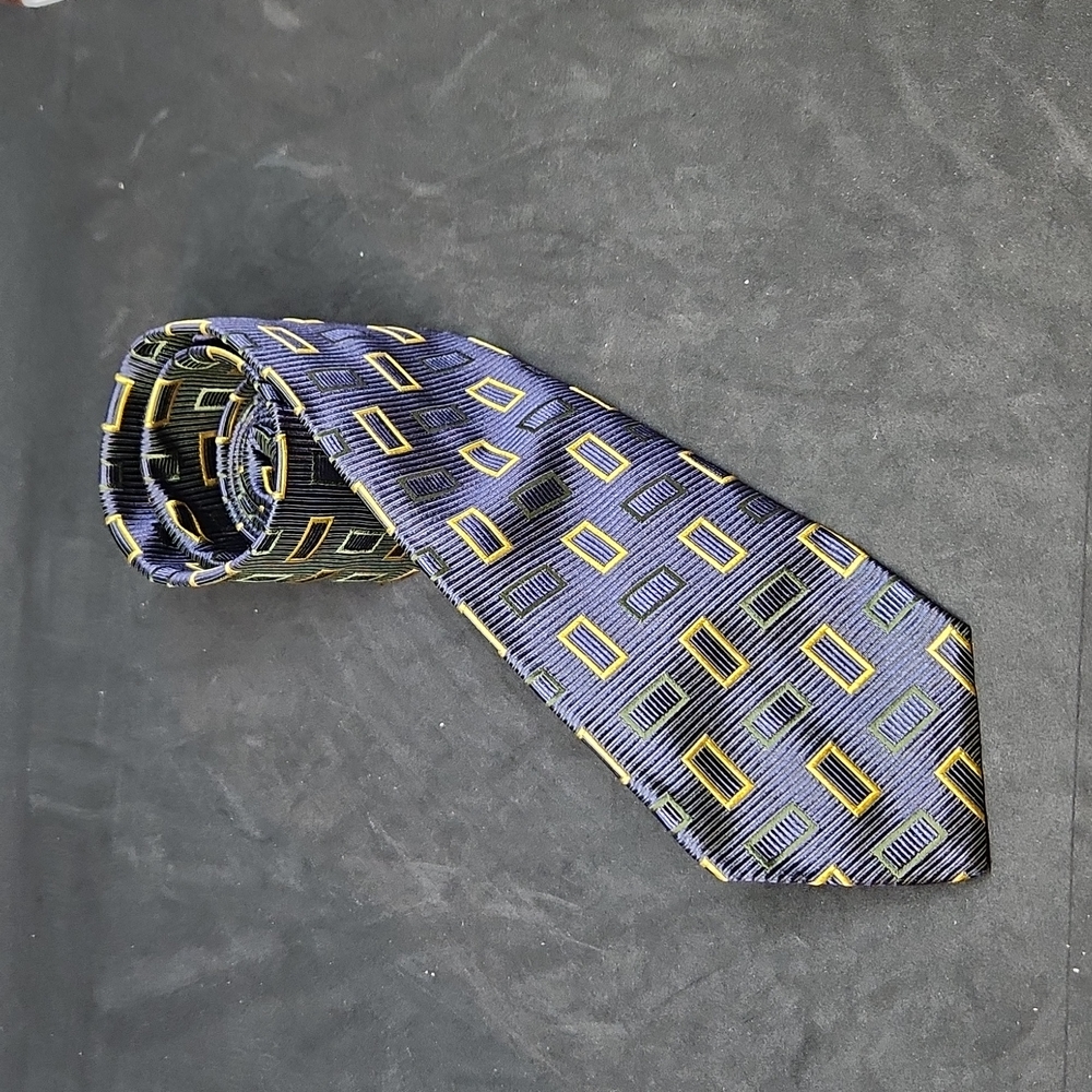Hickey Freeman color shifting geometric silk tie